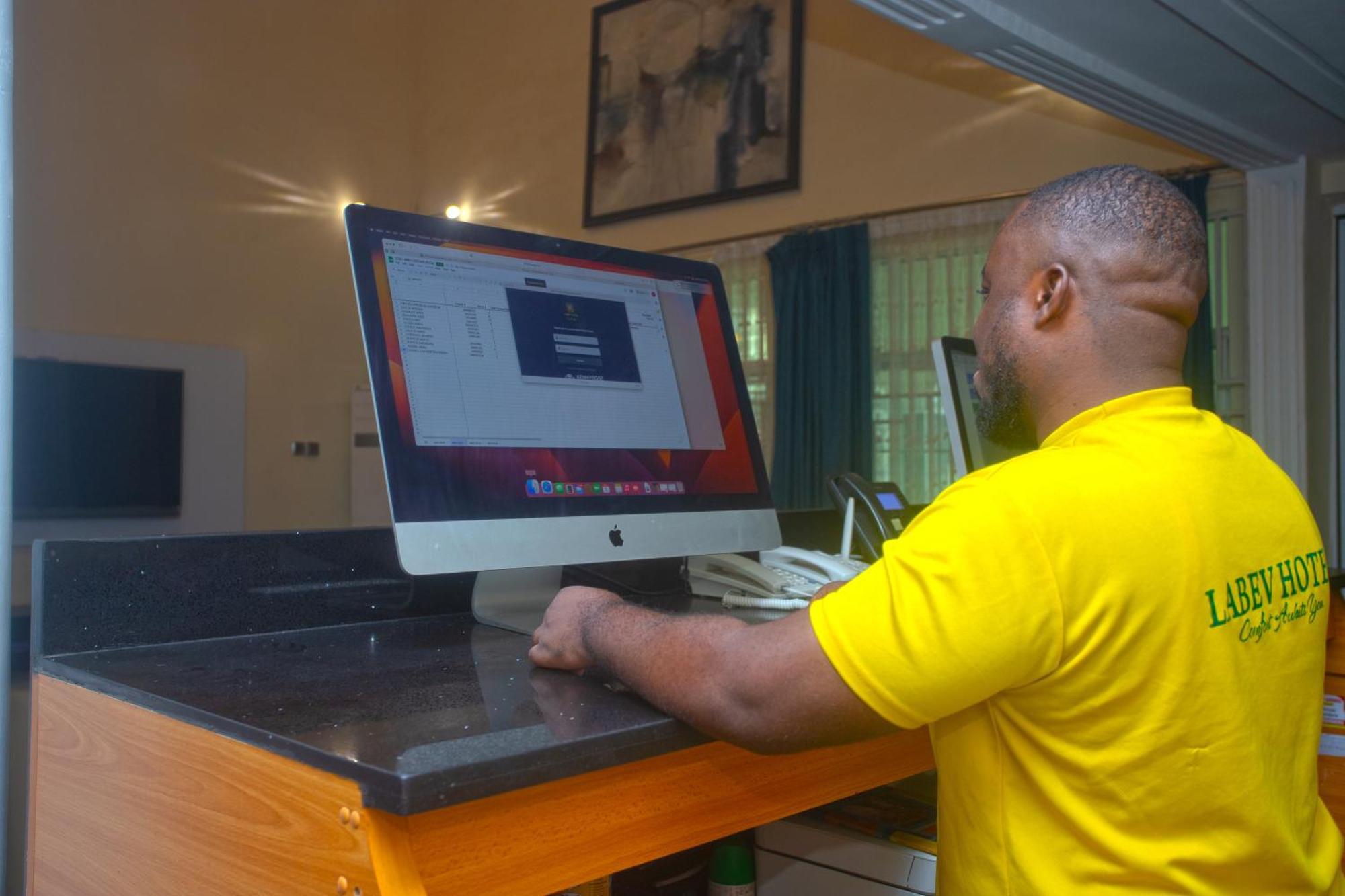 Labev Hotel Kumasi Bagian luar foto