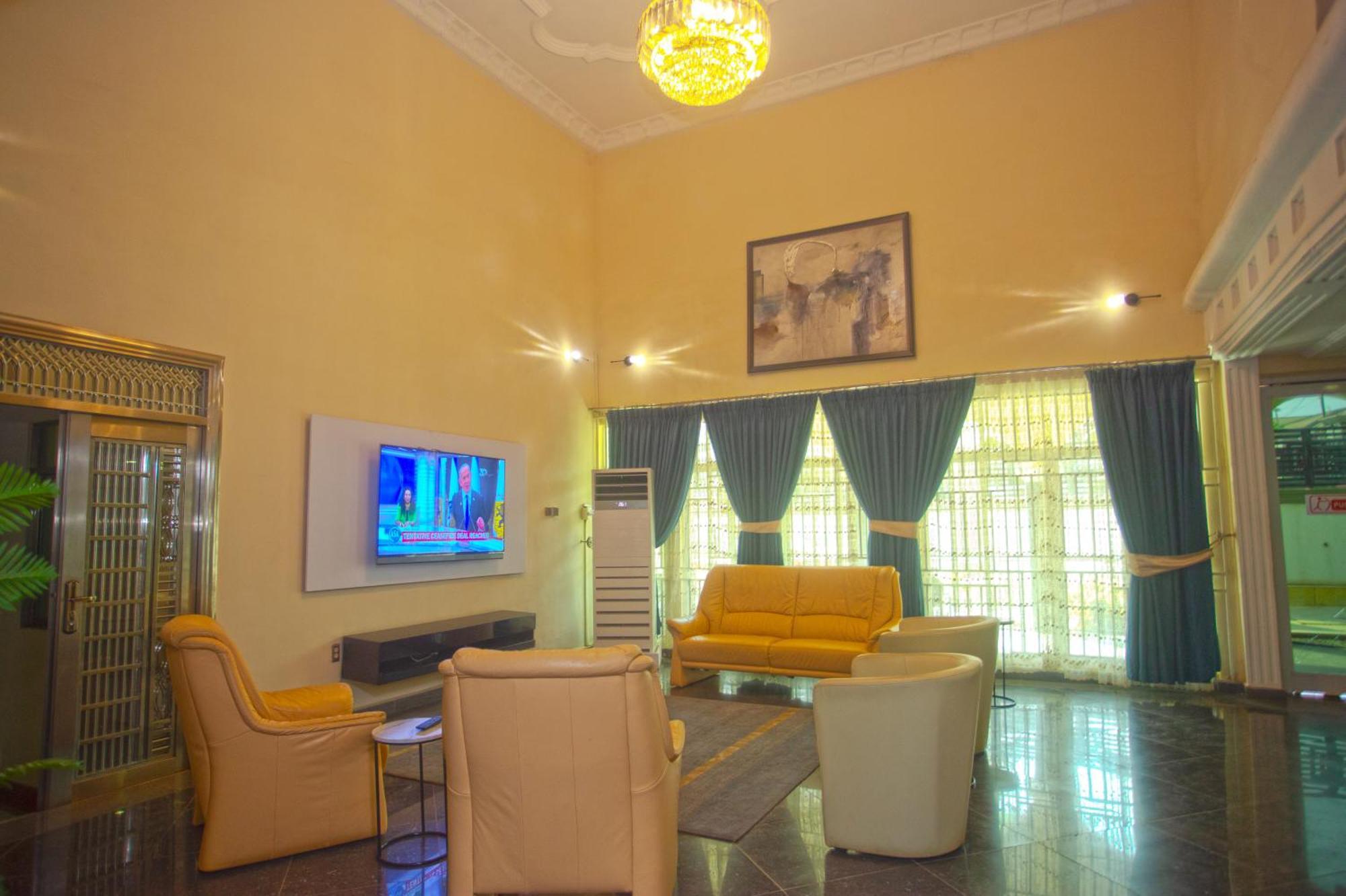 Labev Hotel Kumasi Bagian luar foto