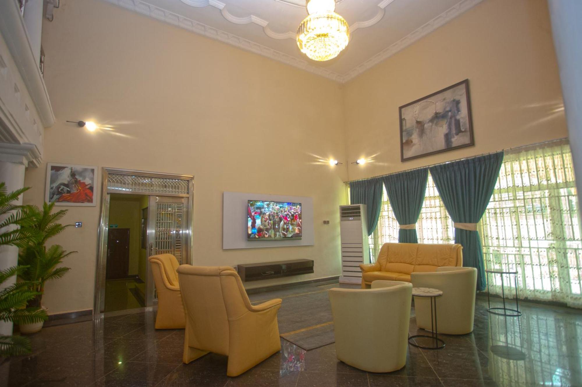 Labev Hotel Kumasi Bagian luar foto