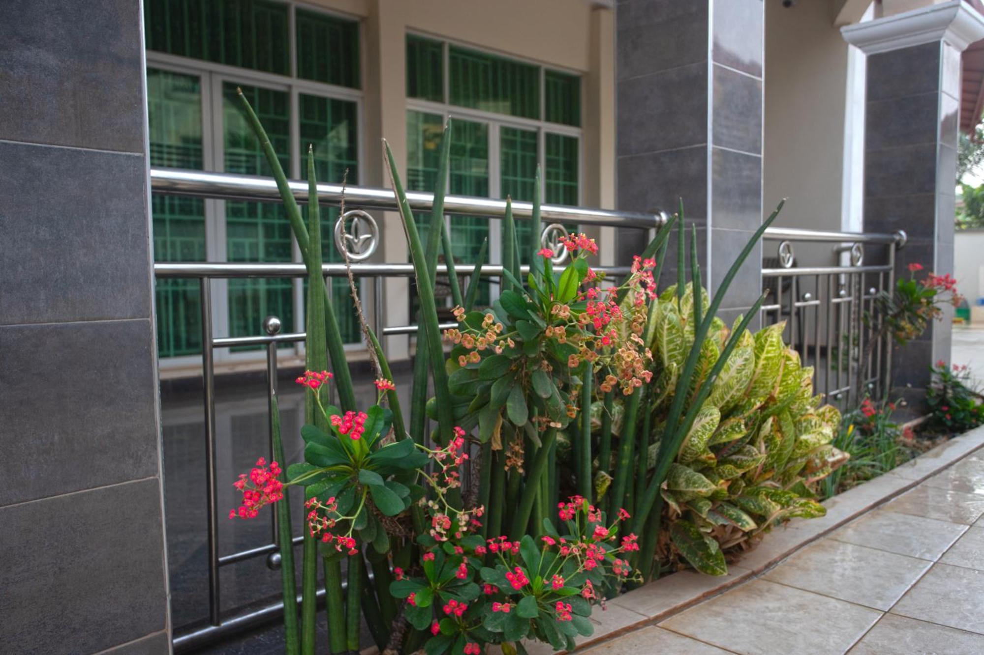 Labev Hotel Kumasi Bagian luar foto