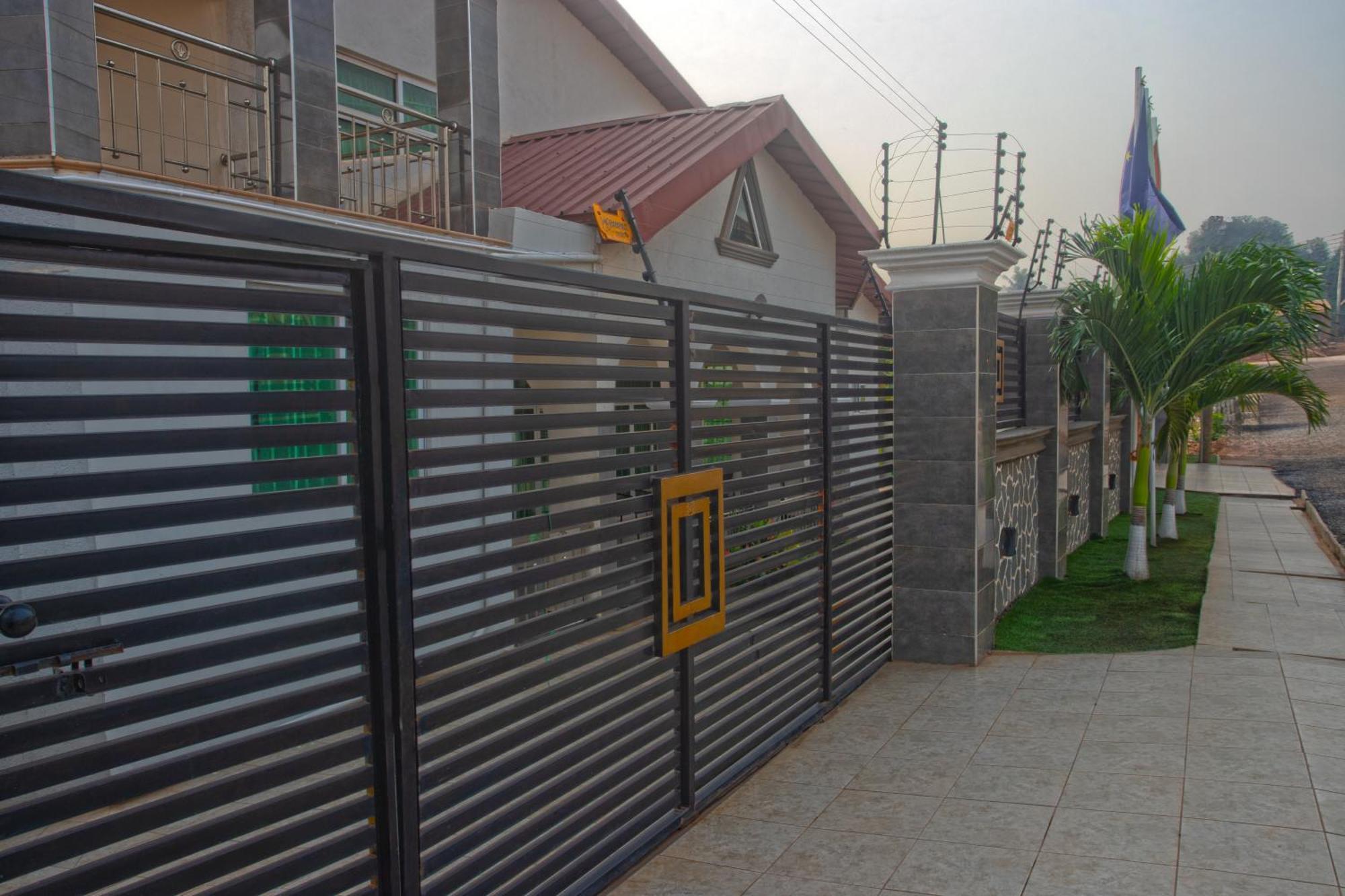 Labev Hotel Kumasi Bagian luar foto